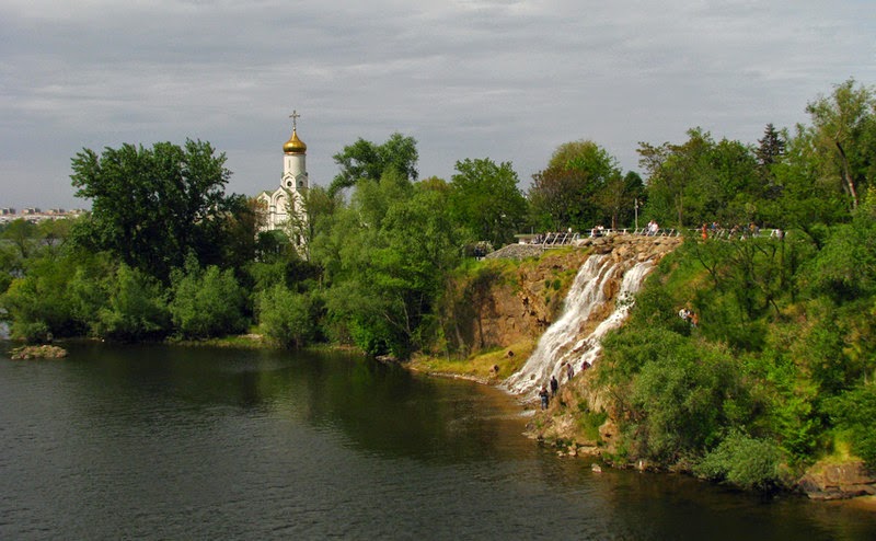 Река Днепр храм