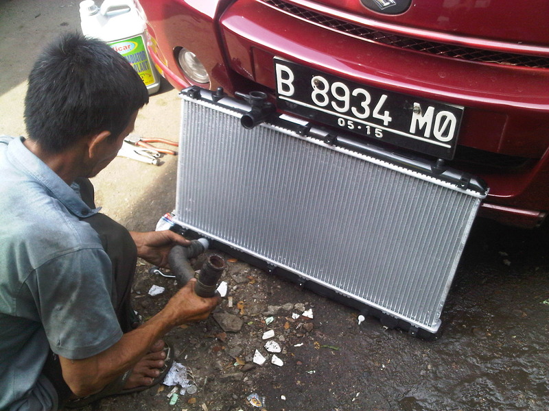 {Tri AIC311} Ganti radiator Aerio dengan KW baru di Tri Star Suzuki