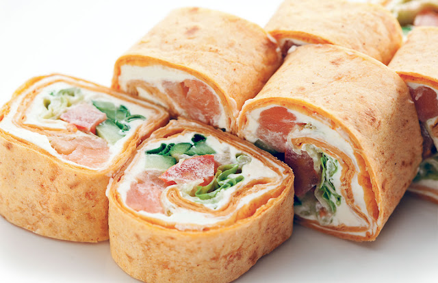 блины, роллы блинные, ролы, рулетики, блины тонкие, рецепты, Масленица, рецепты на Масленицу, блины на Масленицу, рулетики из блинов, закуски из блинов, блины с сыром, блины с семгой, блины с рыбой, десерты из блинов, блины с фруктами, блины шоколадные, блины с творогом, блины со сливками, блины с фруктами, блины с маскарпоне, http://prazdnichnymir.ru/,