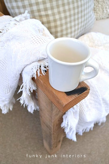 Learn how to build this cozy pallet wood sofa for outdoor living from scratch! Easy to customize in any size desired. Click here for the tutorial. 