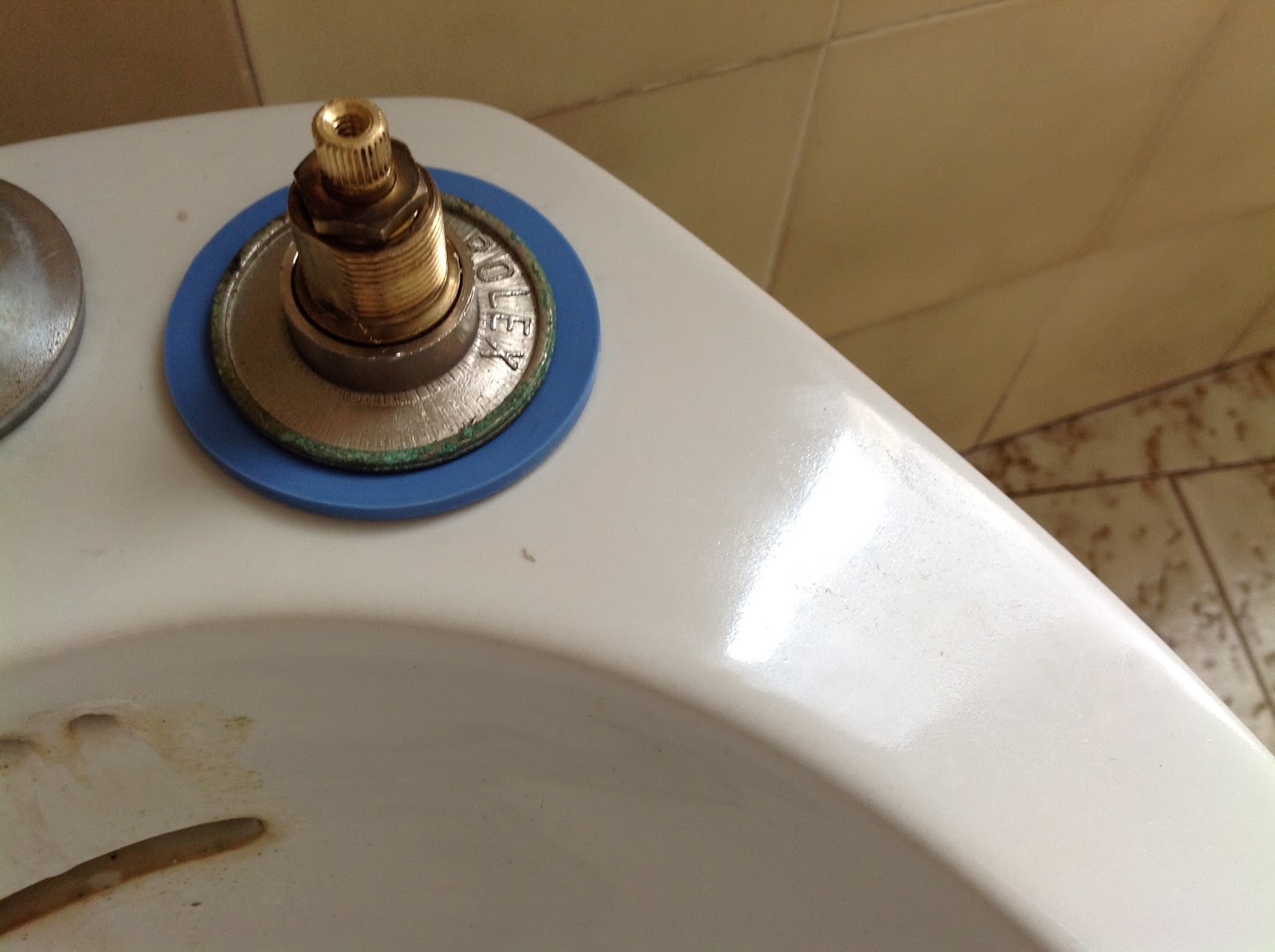 Come Smontare Un Rubinetto Vecchio.Esperienze Utili Rubinetto Bidet A Tre 3 Fori Come E Fatto Il Rubinetto Singolo Di Un Bidet