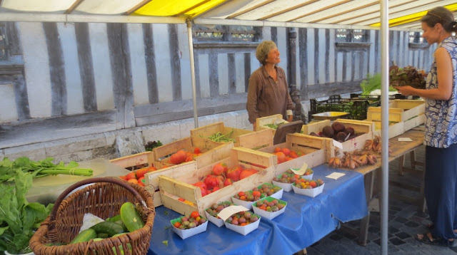 Honfleur - Biomarkt jeden Mittwoch Honfleur - Biomarkt jeden Mittwoch