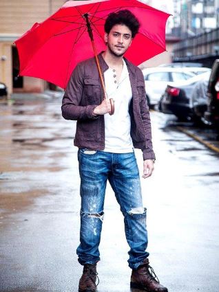 Kinshuk Vaidya Family Wife Son Daughter Father Mother Marriage Photos