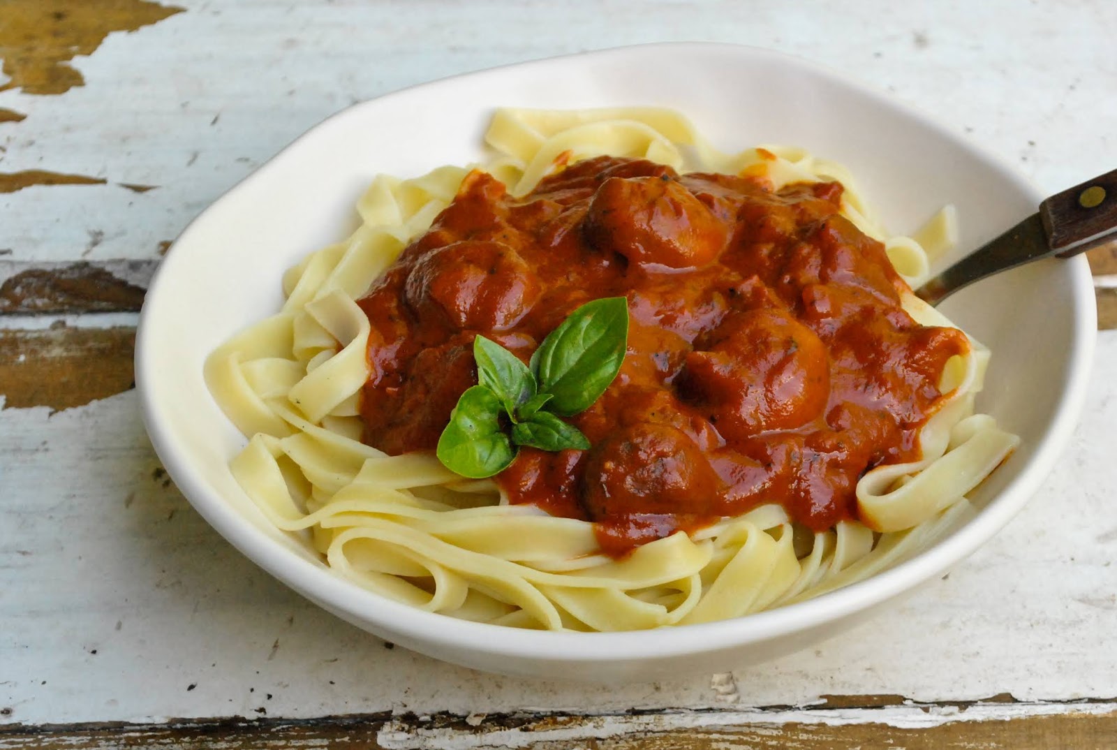Marinara pasta sauce with whole mushrooms VeganSandra