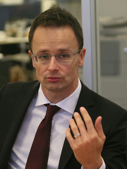 § Ö R E G H A R C S A Ministry of Foreign Affairs and Trade; Mr