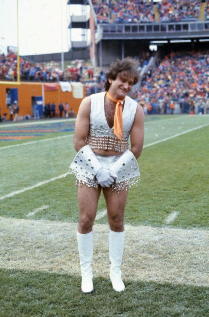 Fascinating Photographs of Robin Williams as a Cheerleader