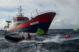 Imagen de un barco arrastrero francés