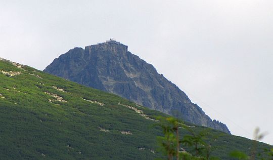 Łomnica (słow. Lomnický štít, niem. Lomnitzer Spitze, węg. Lomnici-csúcs; 2634 m n.p.m.). Łomnica.