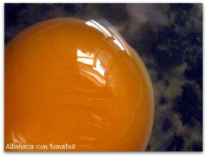 Albahaca con tomates: Huevos escafados con trufa