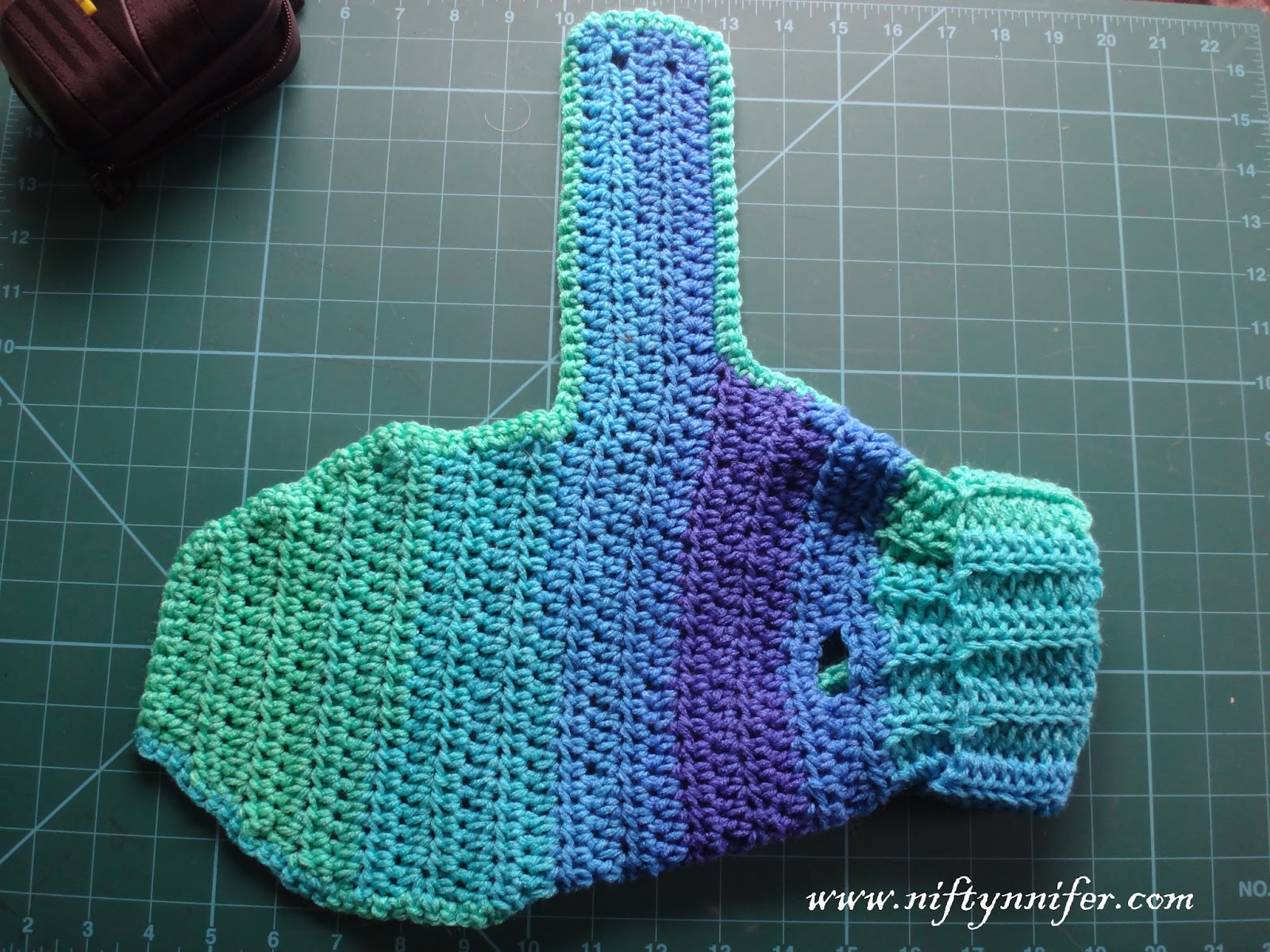 niftynnifer-s-crochet-crafts-free-crochet-pattern-chihuahua-sweater