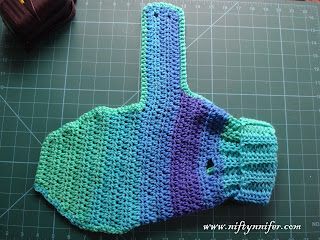 http://www.niftynnifer.com/2018/01/free-crochet-pattern-chihuahua-sweater.html