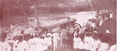 Washington Luiz chegando a Xiririca (“A Vida Moderna”, nº 415, de 29-9-1921).