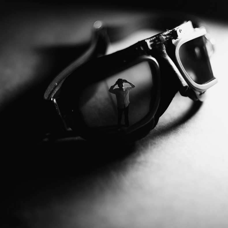 11-Goggles-Zev-Hoover-zevhoo Surreal-Miniatures-Photo-Manipulations-www-designstack-co