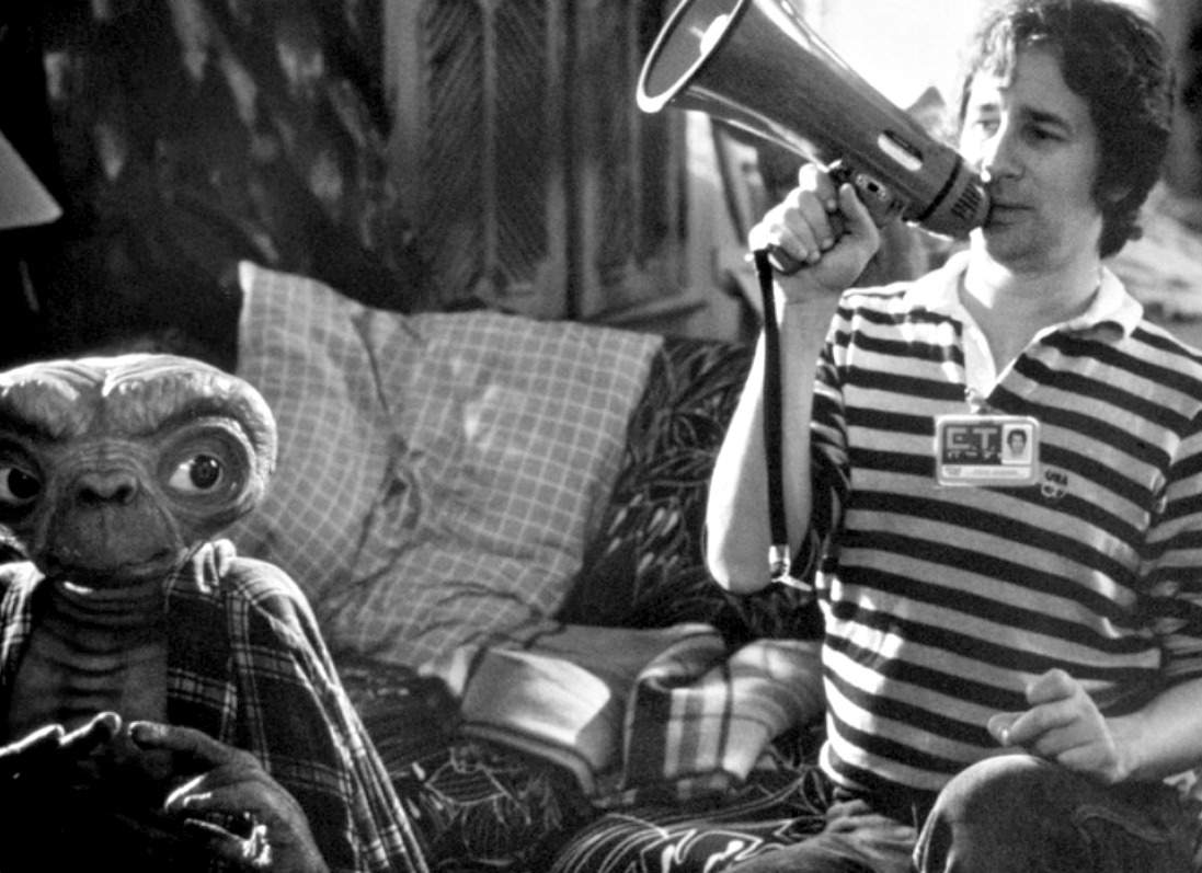 45 Amazing Behind the Scenes Photos From Steven Spielberg's Heartwarming Sci-fi Masterpiece "E.T ...