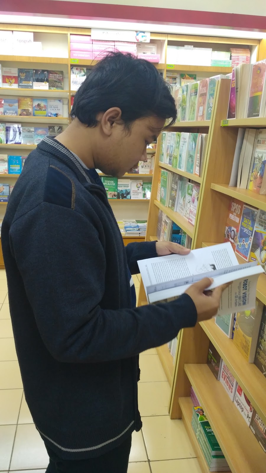 Randomly Post: Foto DI Toko Buku GRAMEDIA Malang