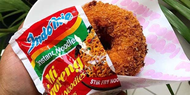 Resep dan Cara Membuat Donat Indomie Goreng yang lagi Resep dan Cara Membuat Donat Indomie Goreng yang lagi