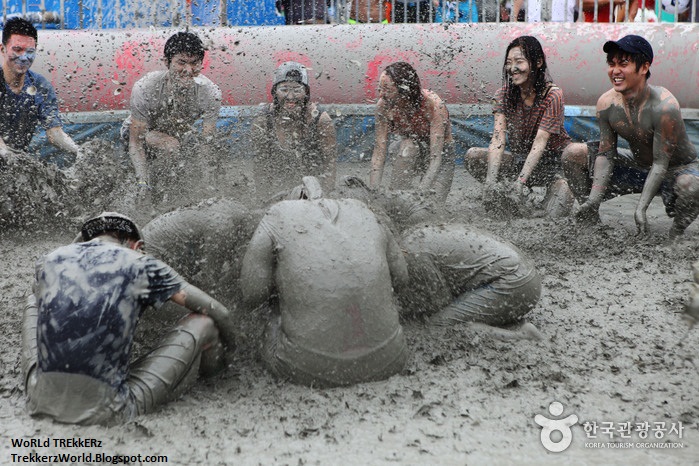 Mud festival in South Korea - CBBC Newsround