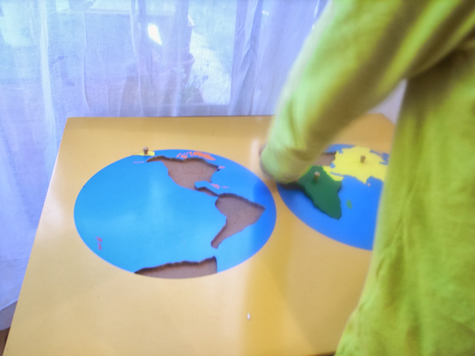 puzzle planisphère montessori