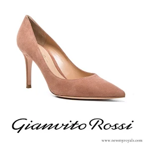 Kate Middleton wore Gianvito Rossi Praline Suede Pumps