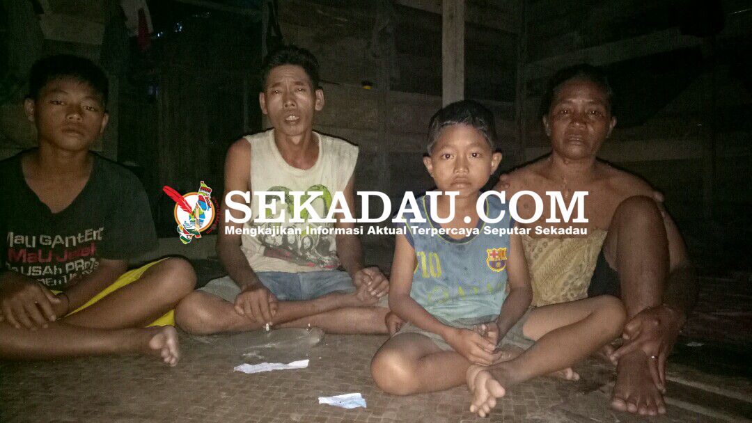 5 TAHUN MENAHAN SAKIT, LISAN PASRAH TAK ADA BIAYA Lagi-lagi ada warga Kabupaten Sekadau yang mengalami penyakit, sementara keadaan ekonomi menekan hidup jaman sekarang, dikernakan tidak ada biya untuk berobat ke Rumah Sakit ibu tiga anak ini harus rela menahan rasa sakit yang dideritanya hingga lima Tahun lamannya ini