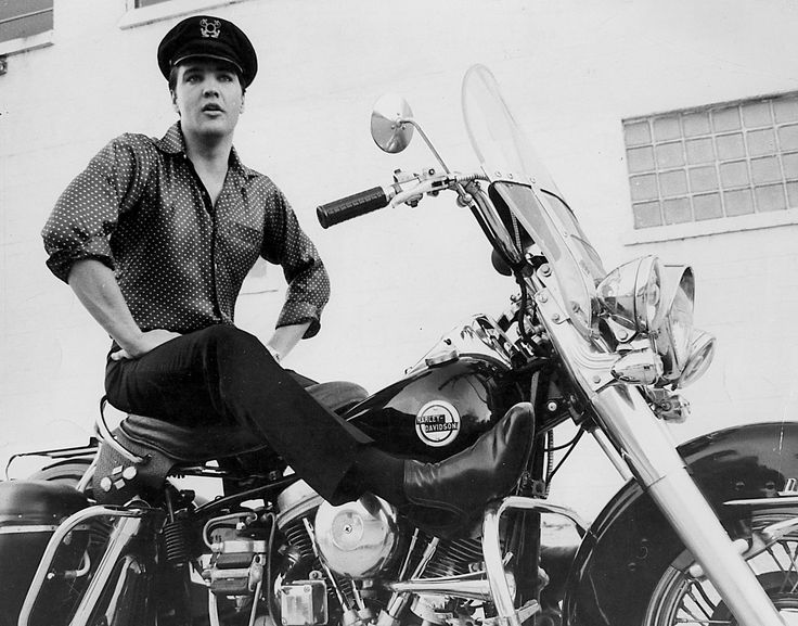 24 Vintage Photos That Prove Elvis Presley Was Also a ...