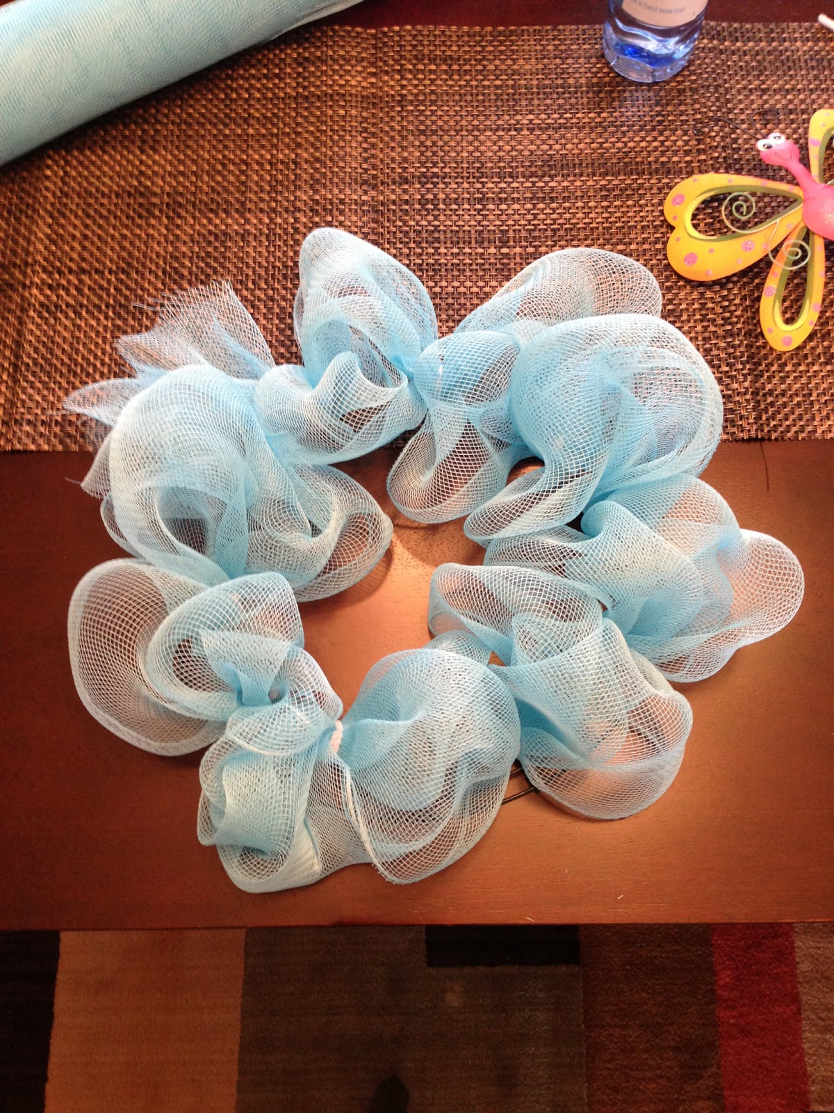 Tawny's Tid Bits: ~ Mesh Wreath Tutorial