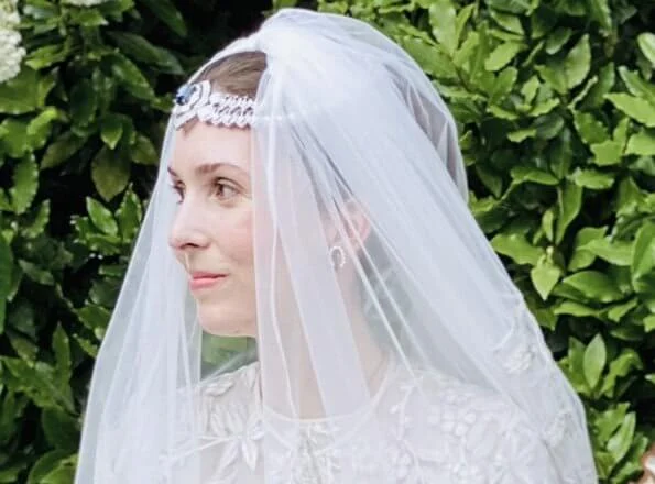 Princess Raiyah of Jordan got married to British journalist Ned Donovan. Princess Raiyah wear Queen Noor's diamond and sapphire brooch
