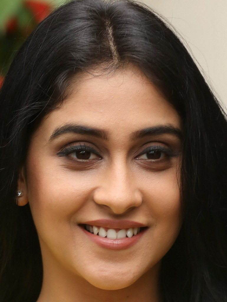 Telugu Actress Regina Cassandra Smiling Face Close Up Photos