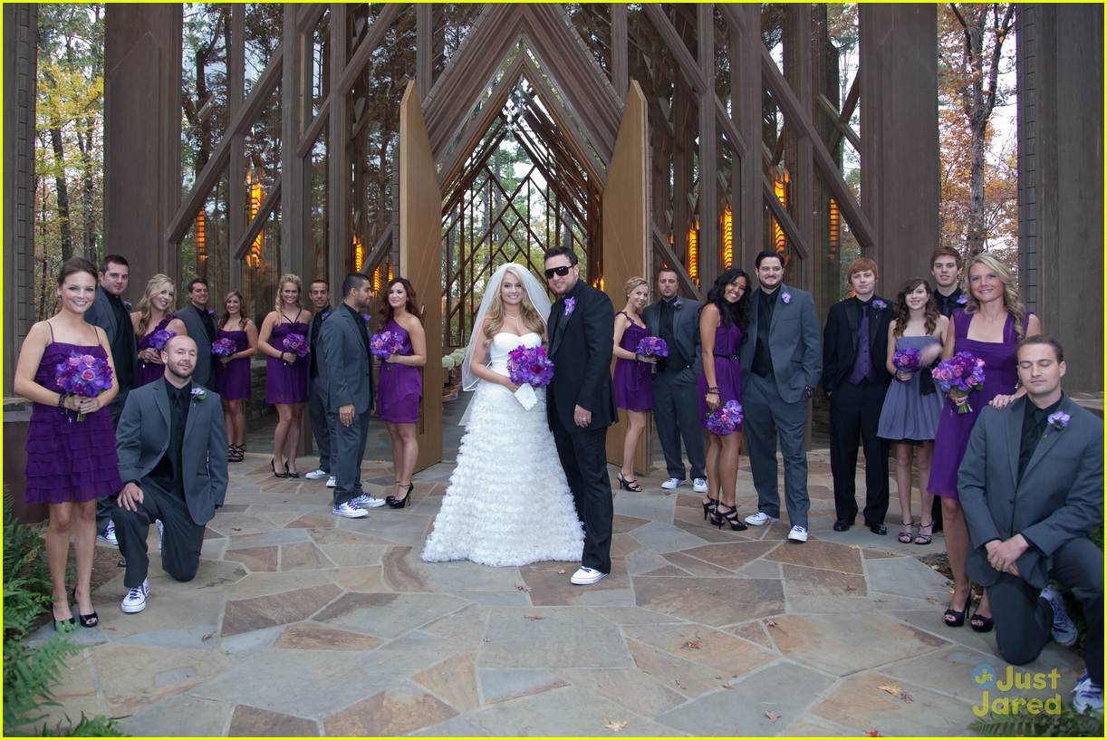 http://4.bp.blogspot.com/-xXOL1fBkD50/TsglyWy0KTI/AAAAAAAADuk/F8eLrLFsMSo/s1600/tiff-thornton-more-wedding-pics-13.jpg