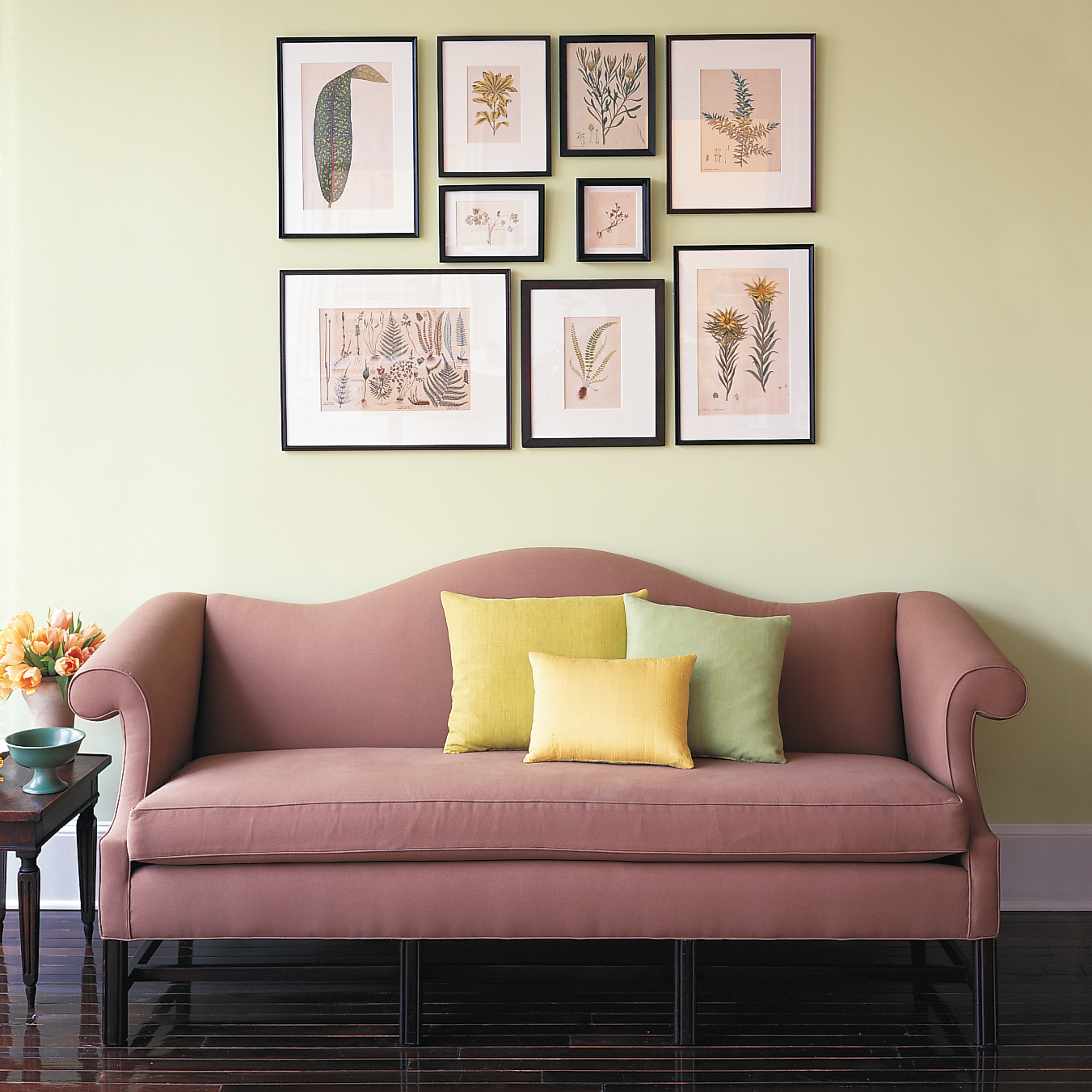 How to: Create a Gallery Wall in Your Home | A•Mused