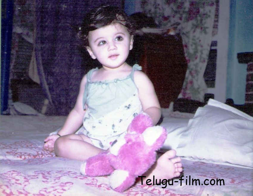 Tapsee%2BChildhood%2BPhotos.jpg