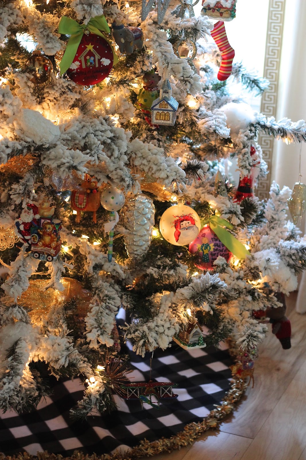 Miss Dixie Flocked Trees DIY No Sew Tree Skirt miss-dixie-flocked-trees-diy-no-sew-tree-skirt