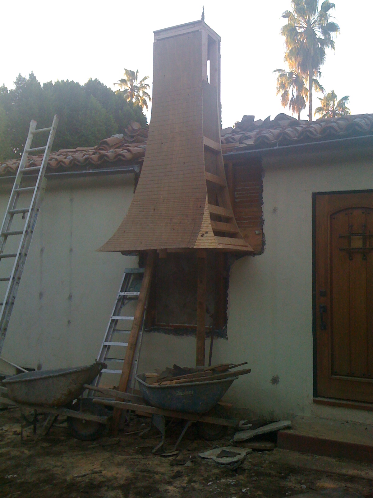 Mark Houston Associates, Inc. Hill Ave Project Outdoor kitchen chimney