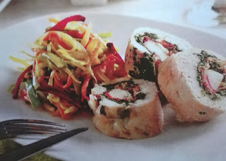 Rollitos de pollo con marisco y verduras