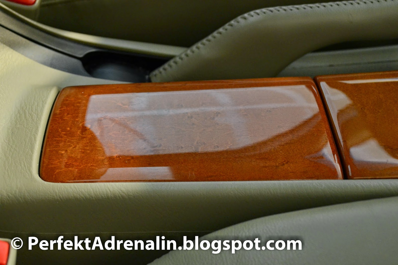PerfektAdrenalin Cleaning Automobile Interior Wood Trim