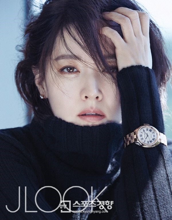 Lee Young Ae Show Off Chic Short Hairstyle on JLook