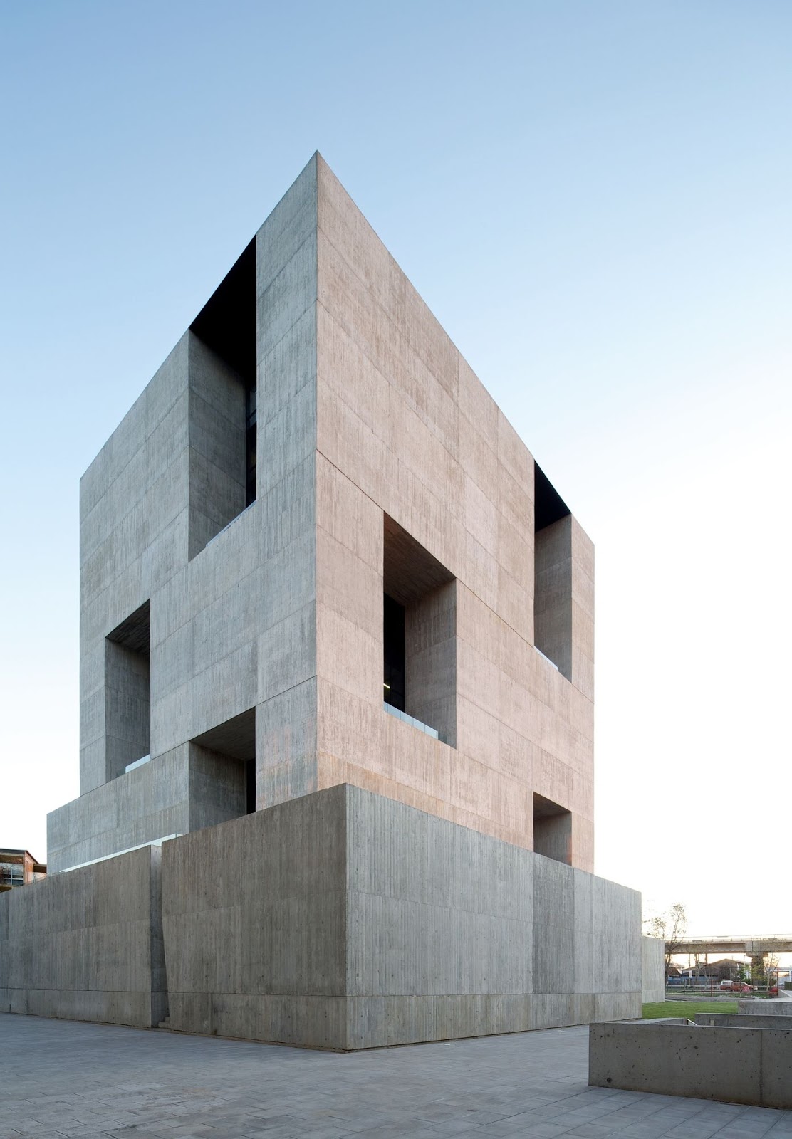 Alejandro Aravena + ELEMENTAL a f a s i a