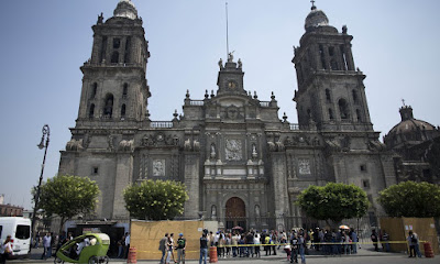Mexican archaeologists find early burial in first colonial cathedral
