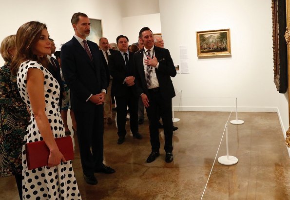 Queen Letizia wore Valentina Cano Dress at San Antonio Museum of Art. President Donald Trump and First Lady Melania Trump met Queen Letizia