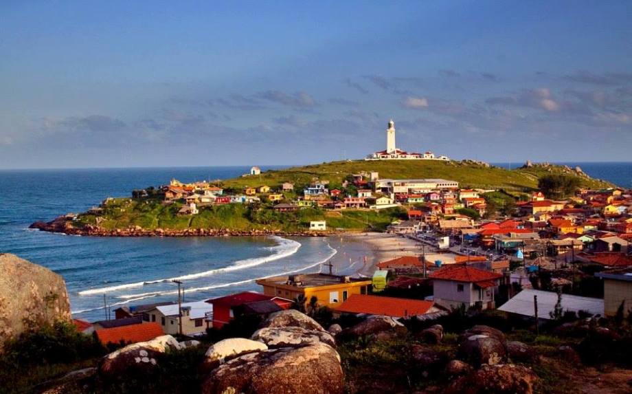 Farol 1 O Cabo da Santa Marta e o maior farol da América Latina Farol 1 O Cabo da Santa Marta e o maior farol da América Latina