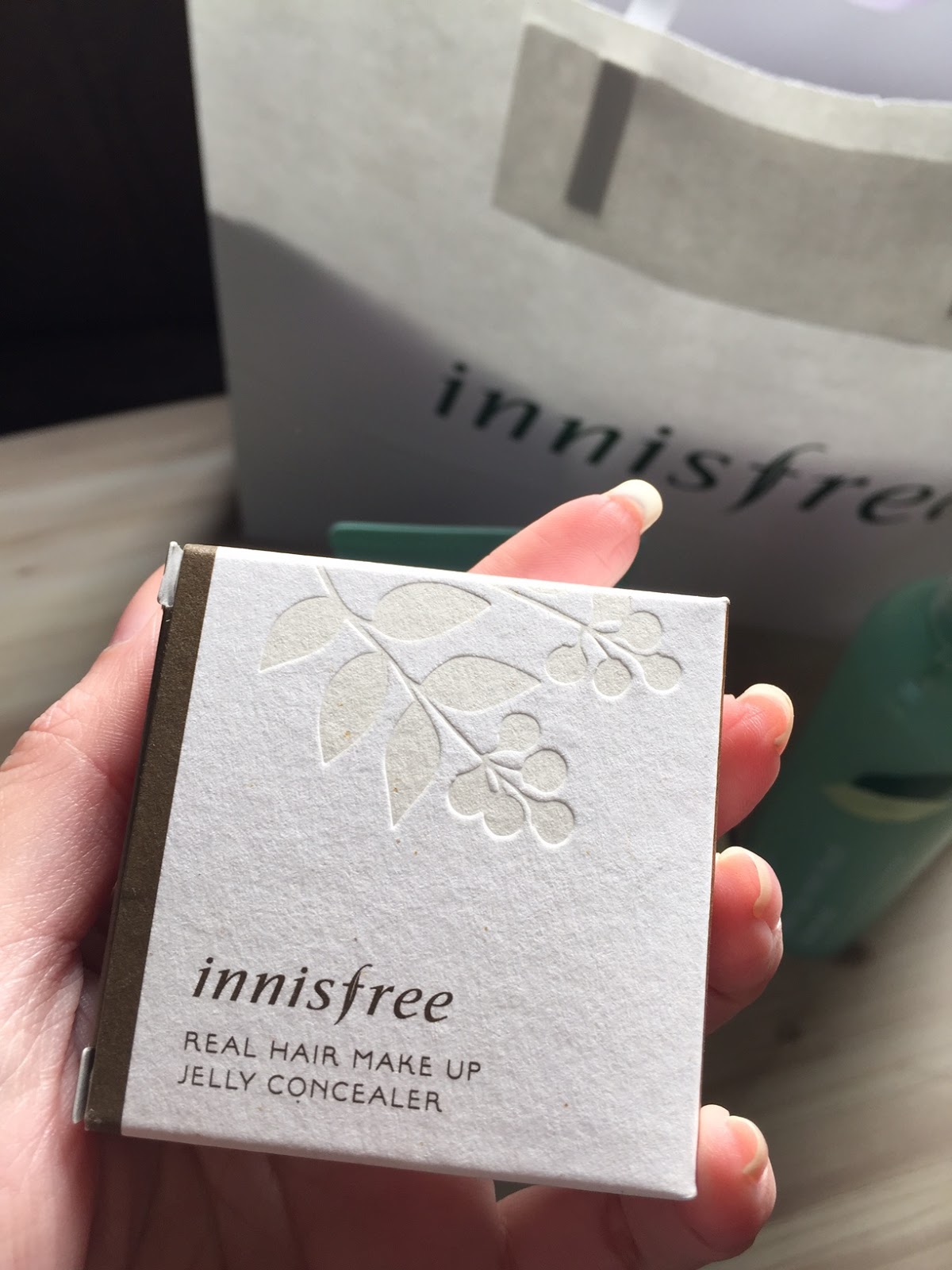 Macaron Bliss Review innisfree Real Hair Make Up Jelly Concealer