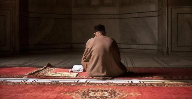 Cara Mengerjakan Shalat dan Doa Taubat Nasuha Lengkap dalam Bahasa Arab dan Latin