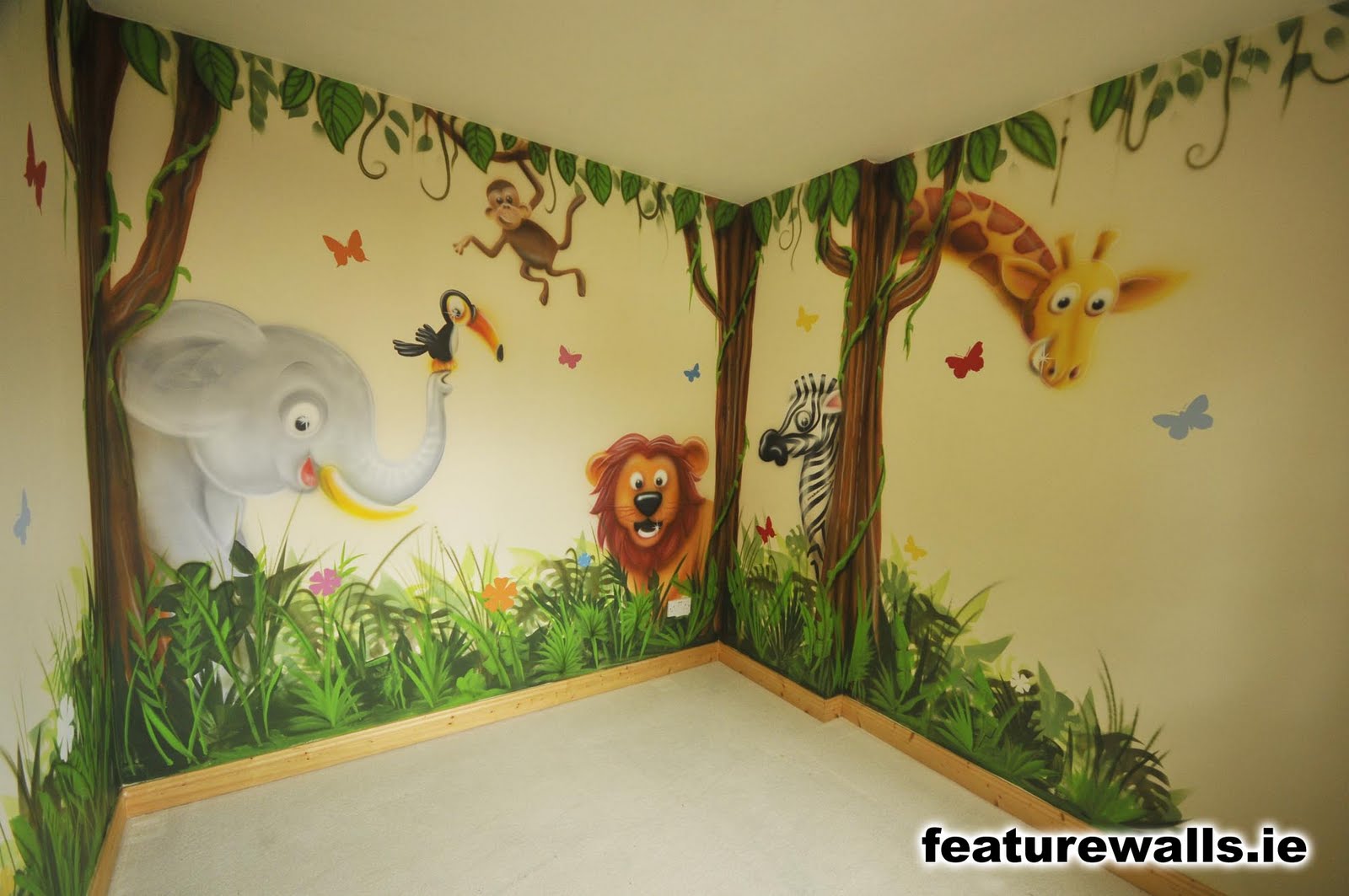 Box Bedroom Jungle Mural