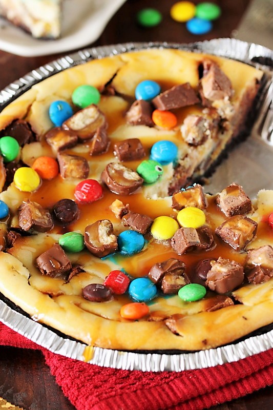 my kitchen world tour Candy Bar Cheesecake Pie