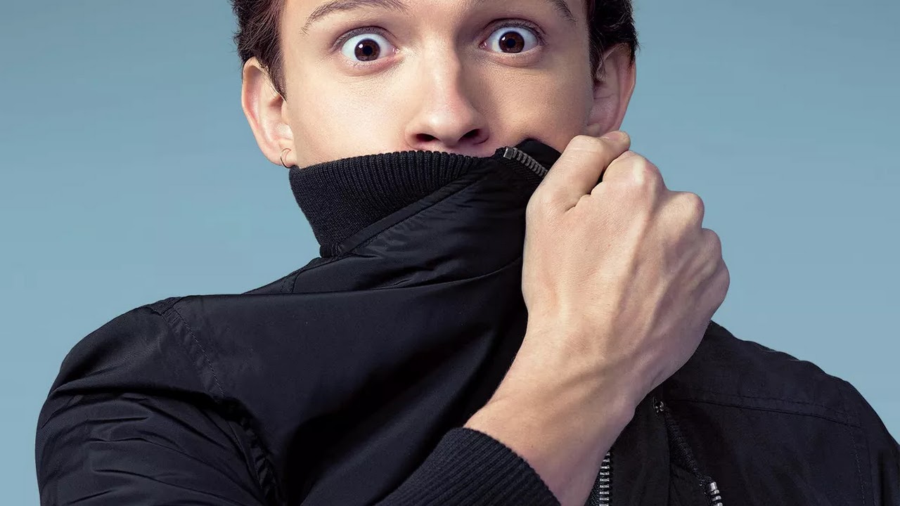 Tom Holland faz uma pausa nas filmagens de Cherry para andar de camelo com os Irmãos Russo