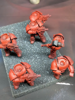 The colour contrast is a little more apparent on a group of minis. Six marines painted red with contrast.