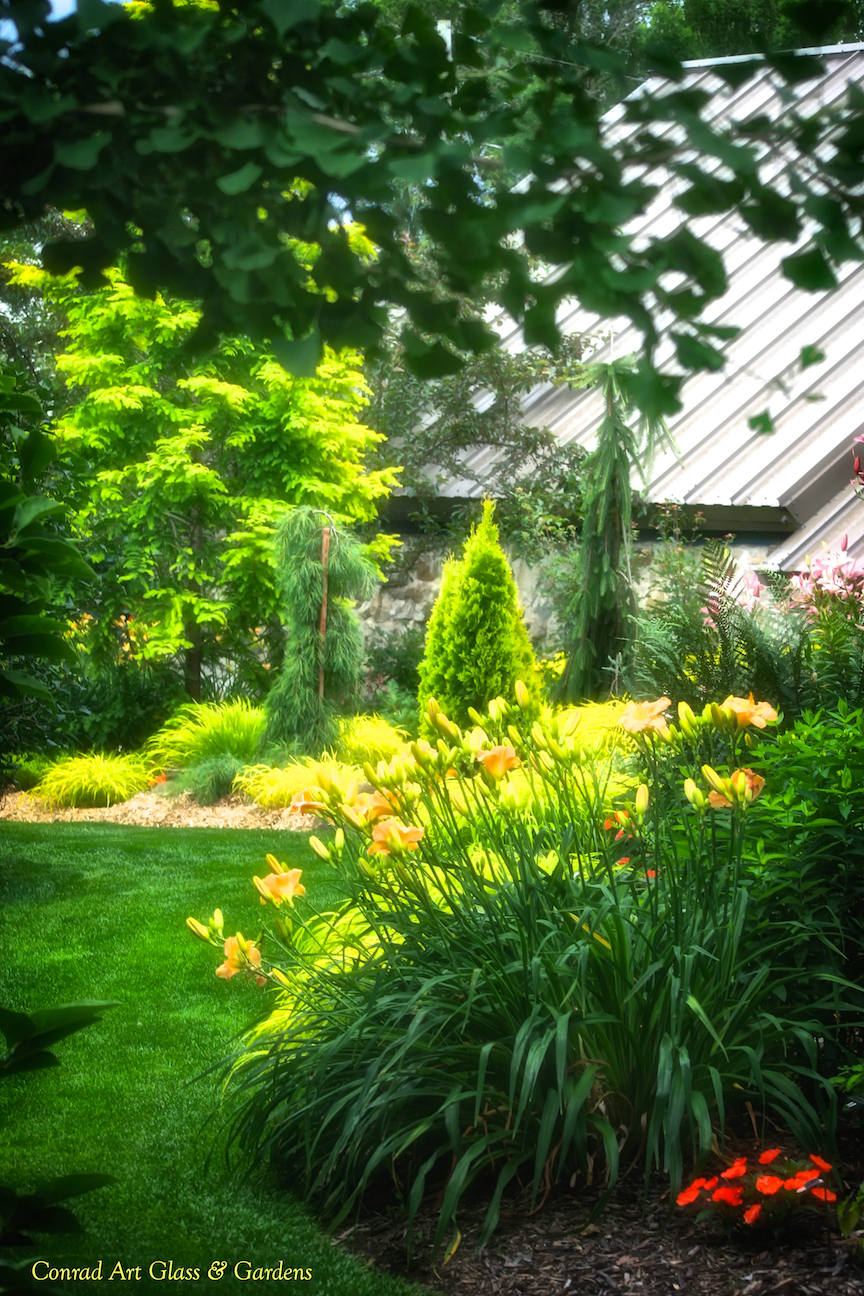 Conrad Art Glass & Gardens Midsummer and busy days...