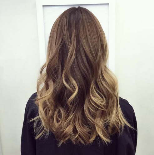 Se trata de una cobarde forma de actualizar tu color de pelo castaño. O, en realidad, puede tomar cualquier color como su color base.