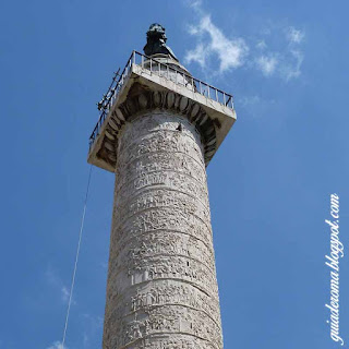 Coluna Traiana, detalhe do alto com o Apóstolo Paulo
