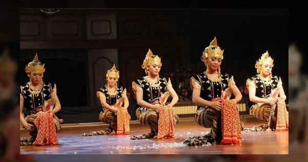 Perkembangan Tari Kelompok Kreasi Nonetnik Tempat Setempat Munaz Bagus